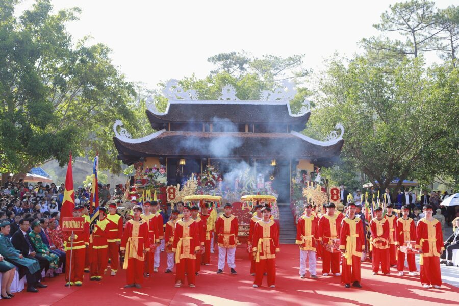 Hướng về cội nguồn, dâng hương tưởng nhớ vua Hùng tại Đền thờ Âu Lạc - Tea Resort Prenn, Đà Lạt